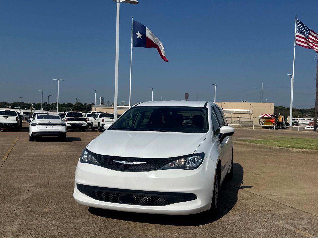 2023 Chrysler Voyager LX - Photo 6