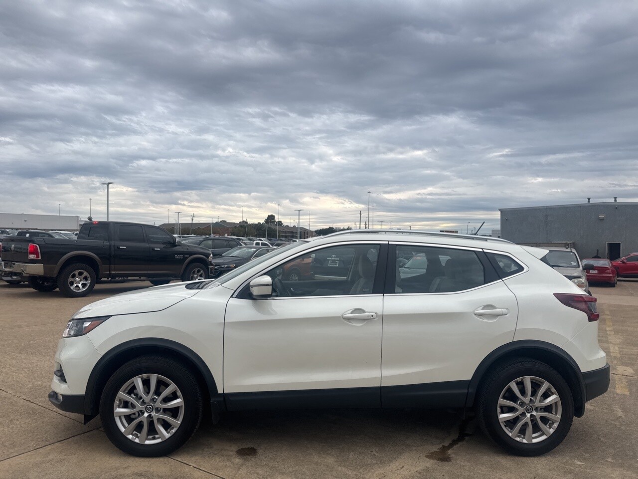 2022 Nissan Rogue Sport SV photo 4