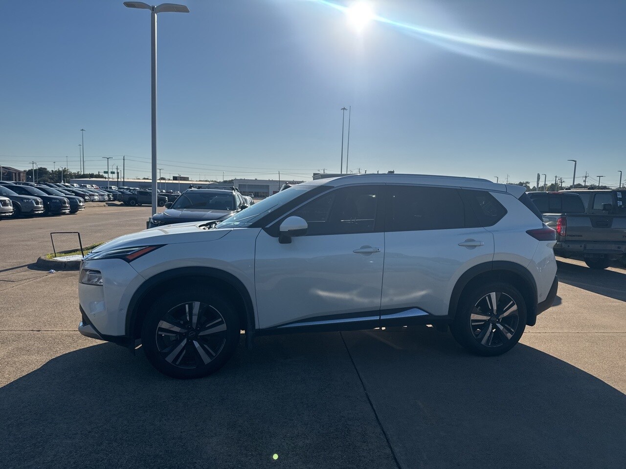 2023 Nissan Rogue Platinum photo 4