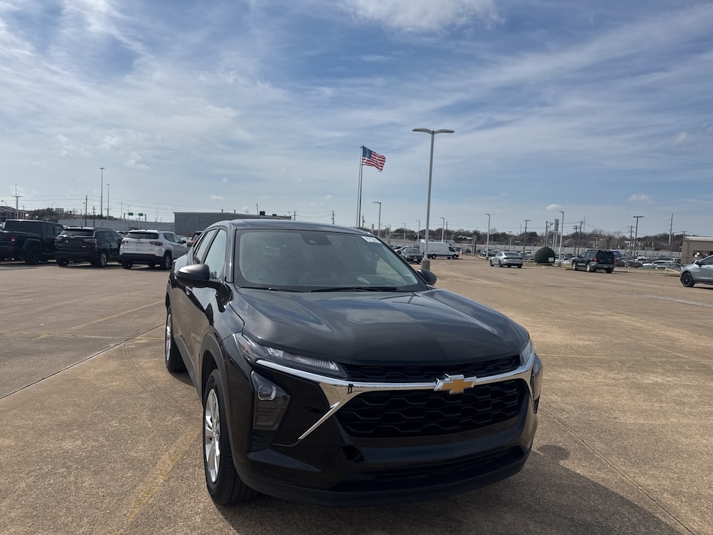 Used 2025 Chevrolet Trax LS SUV