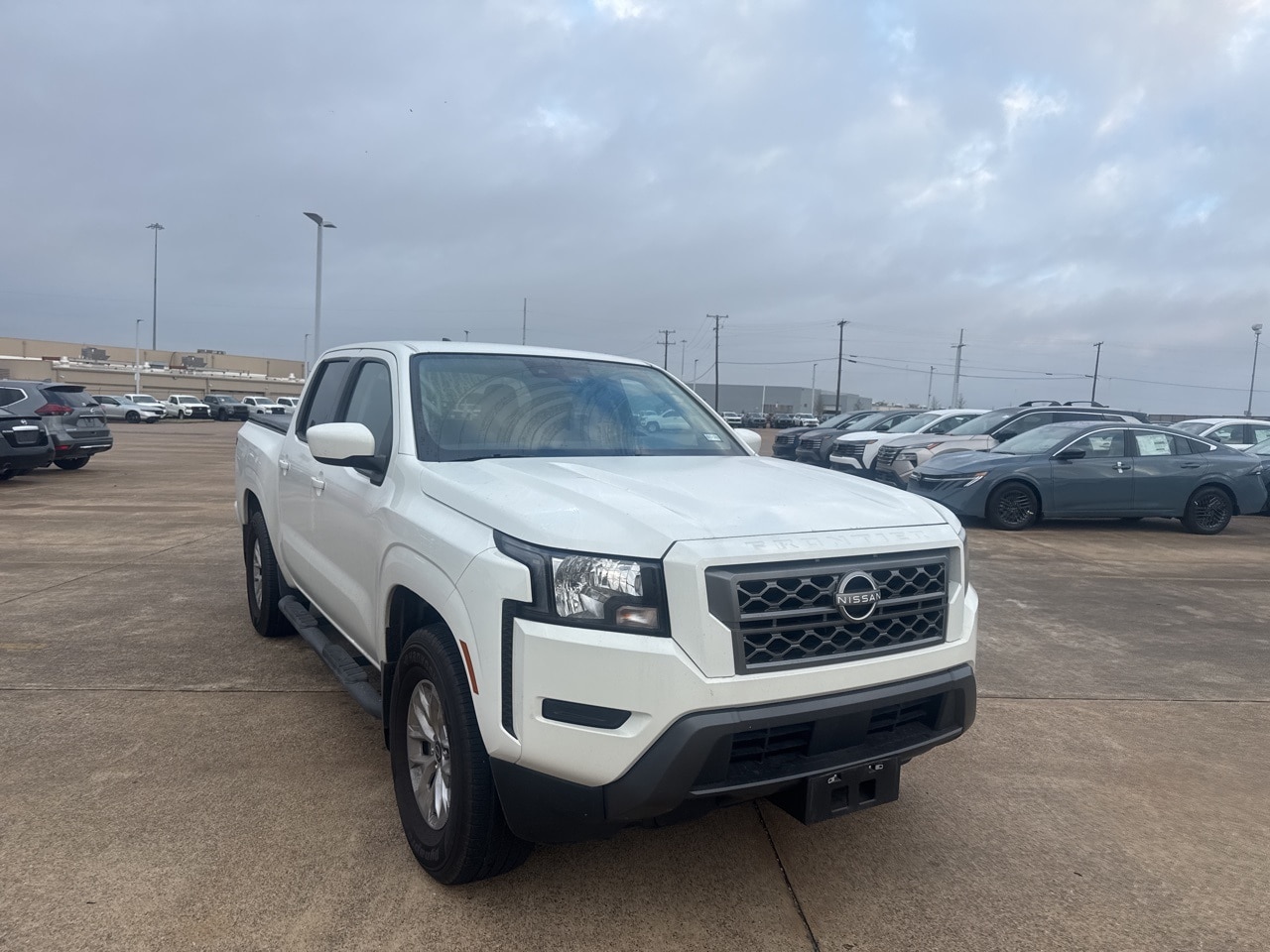 2024 Nissan Frontier SV's photo