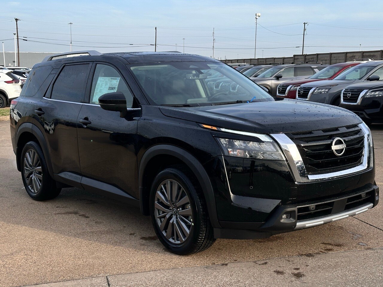 2025 Nissan Pathfinder SL photo 3