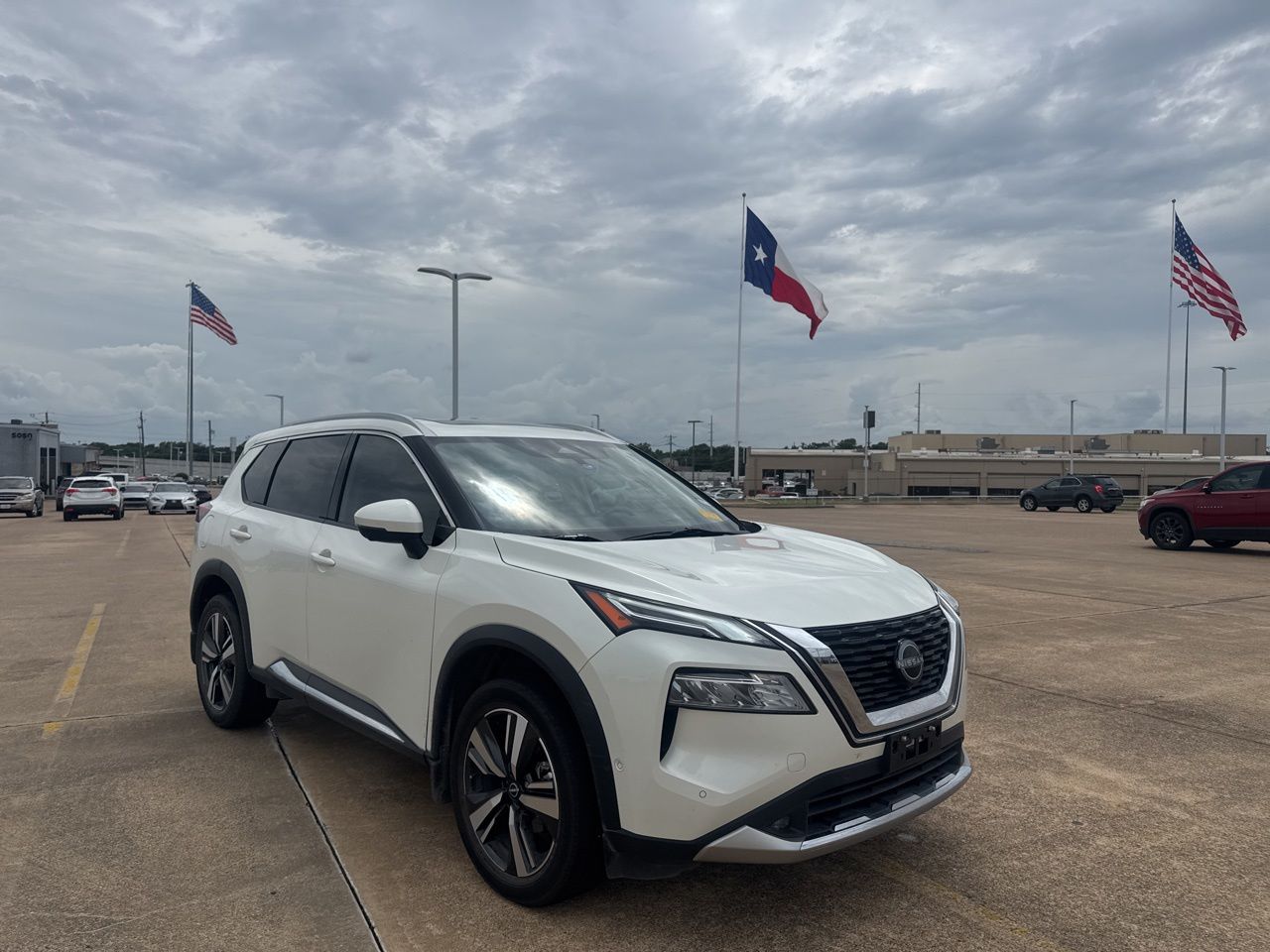 2022 Nissan Rogue Platinum FWD's photo