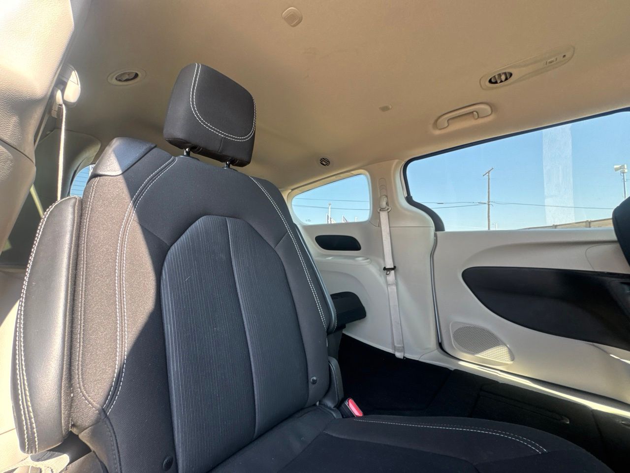 2023 Chrysler Voyager LX - Photo 31