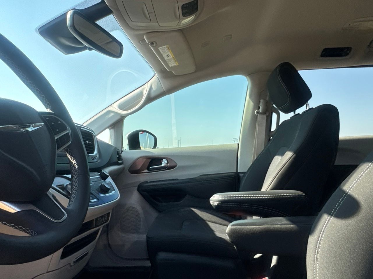 2023 Chrysler Voyager LX - Photo 37