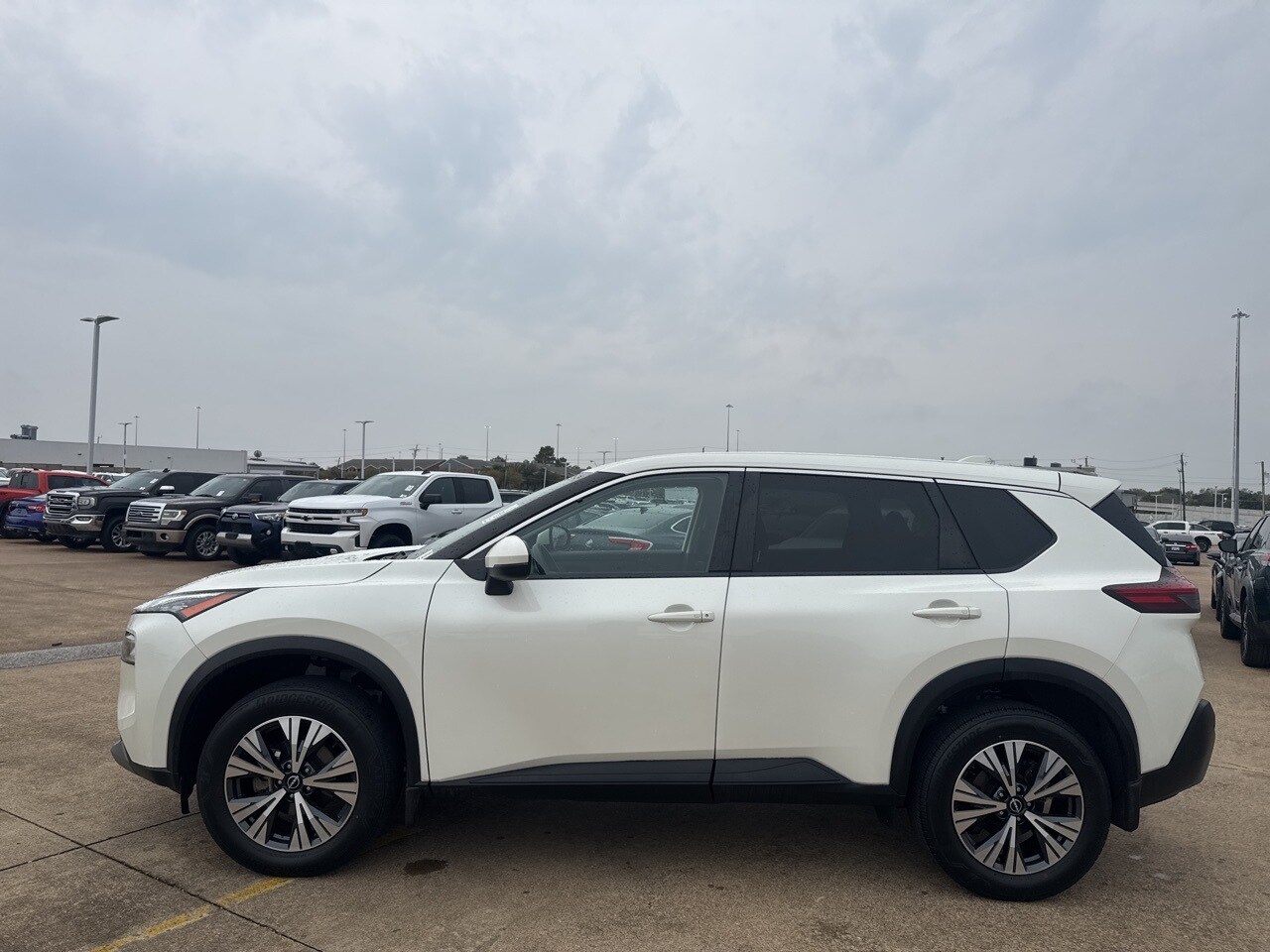 2023 Nissan Rogue SV photo 4