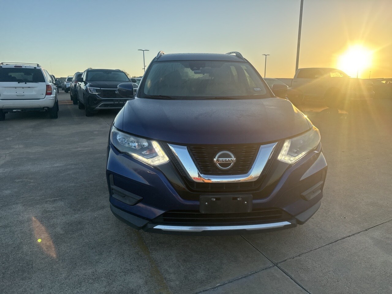 2019 Nissan Rogue SV photo 2