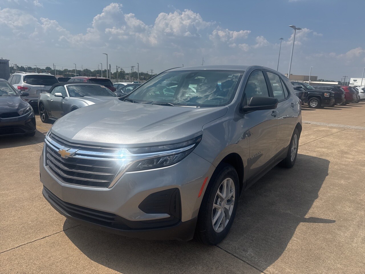 2024 Chevrolet Equinox LS photo 3