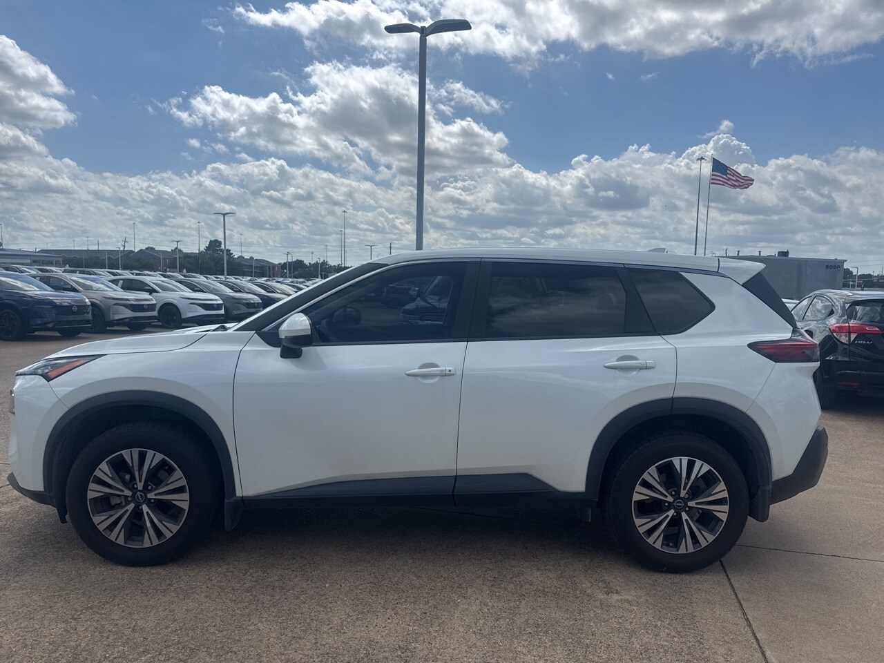 2023 Nissan Rogue SV photo 4