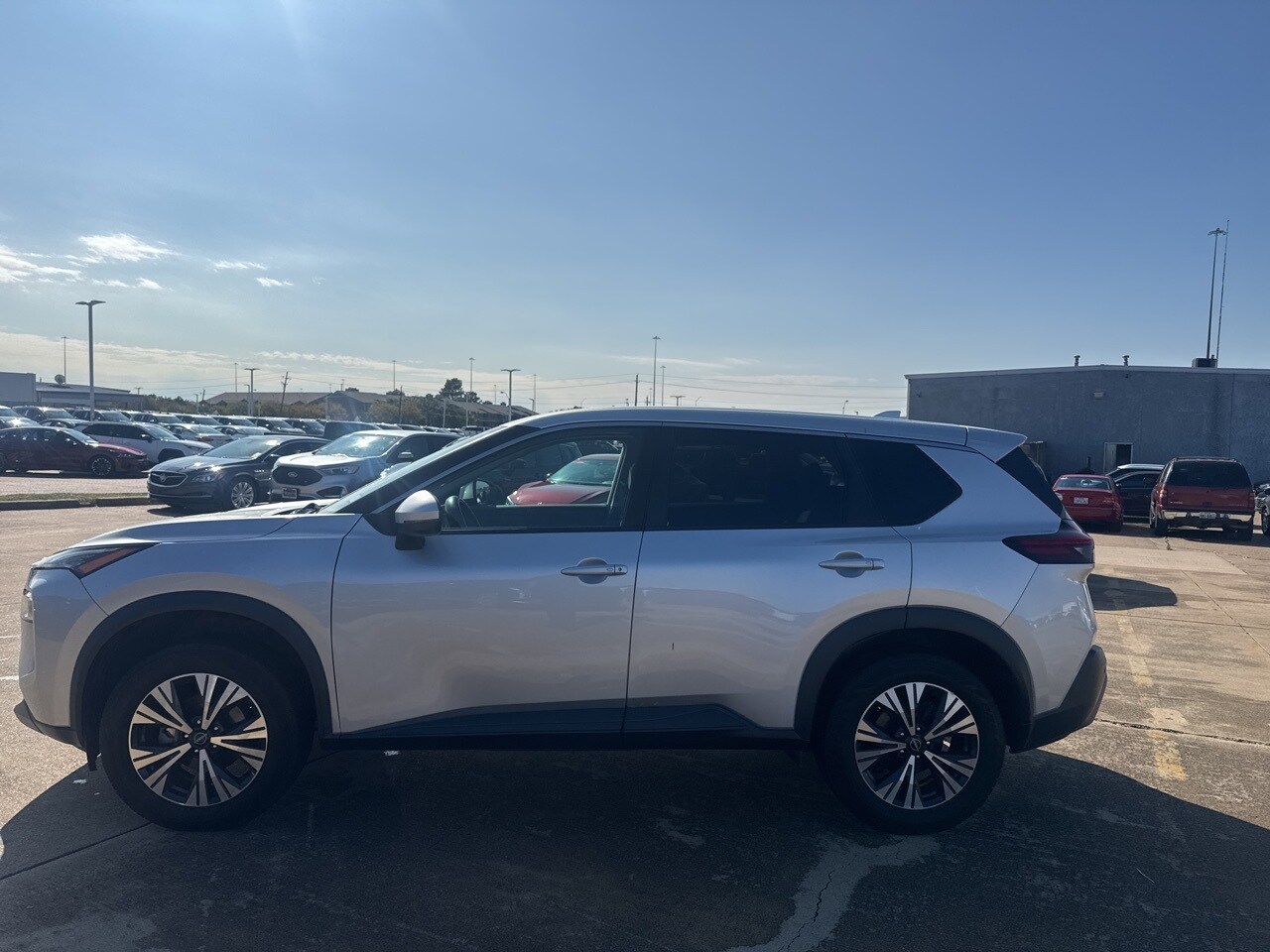 2022 Nissan Rogue SV photo 3