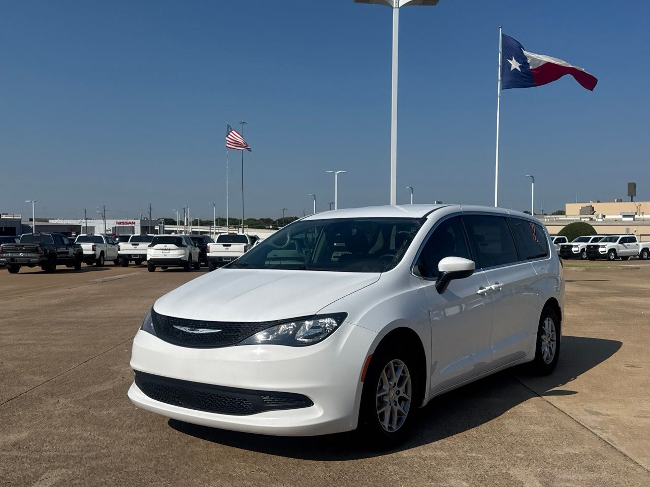 2023 Chrysler Voyager LX - Photo 8