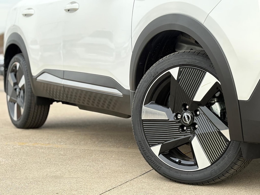 New 2026 Nissan Kicks SR SUV