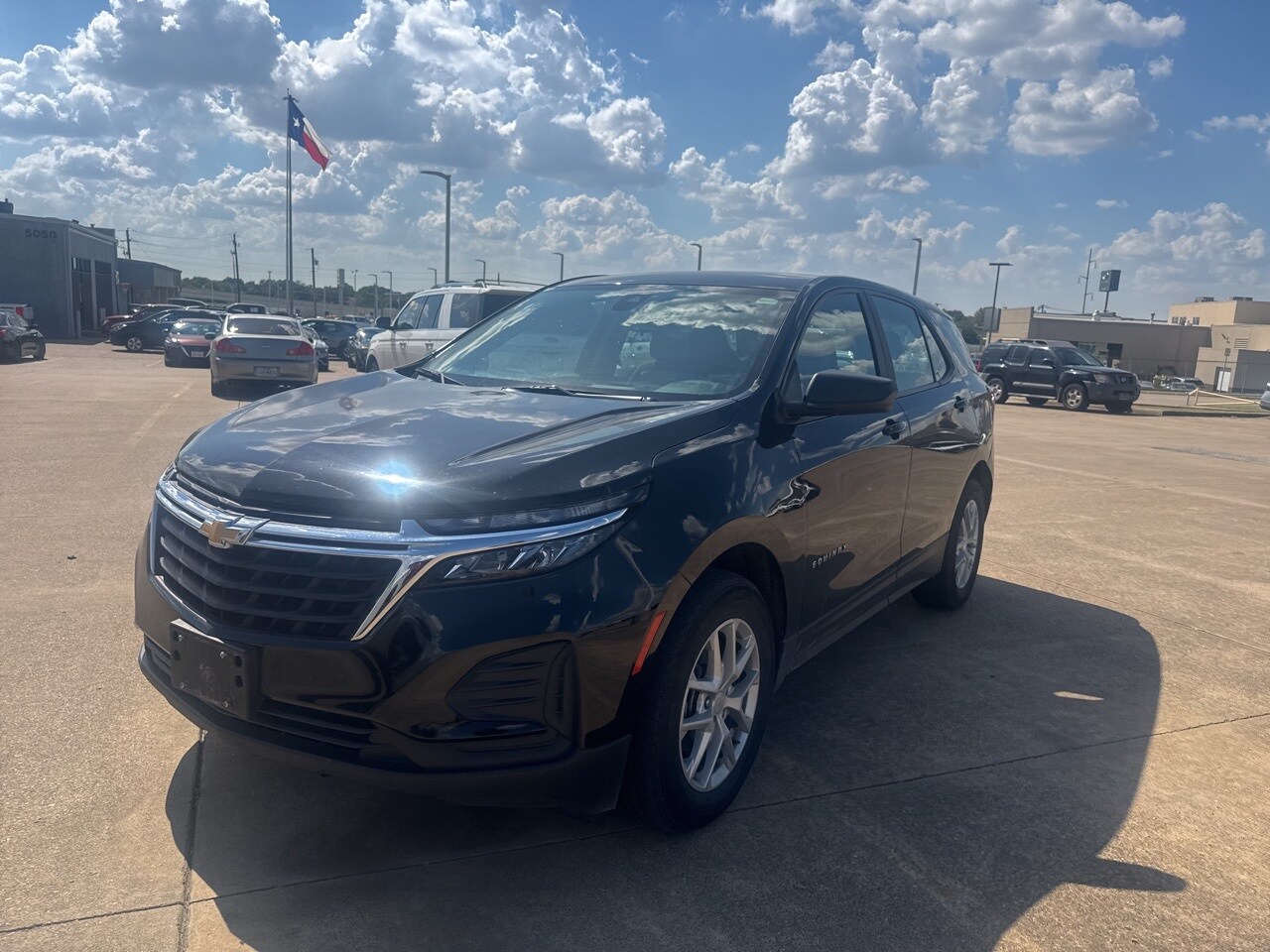 2024 Chevrolet Equinox LS photo 3