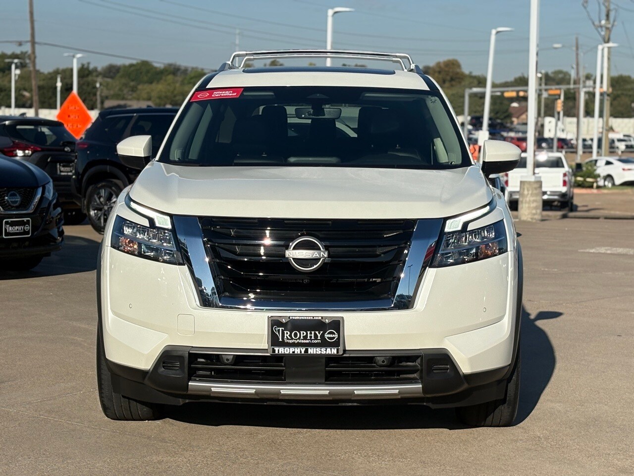 2023 Nissan Pathfinder SL photo 4