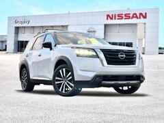 2025 Nissan Pathfinder Platinum SUV