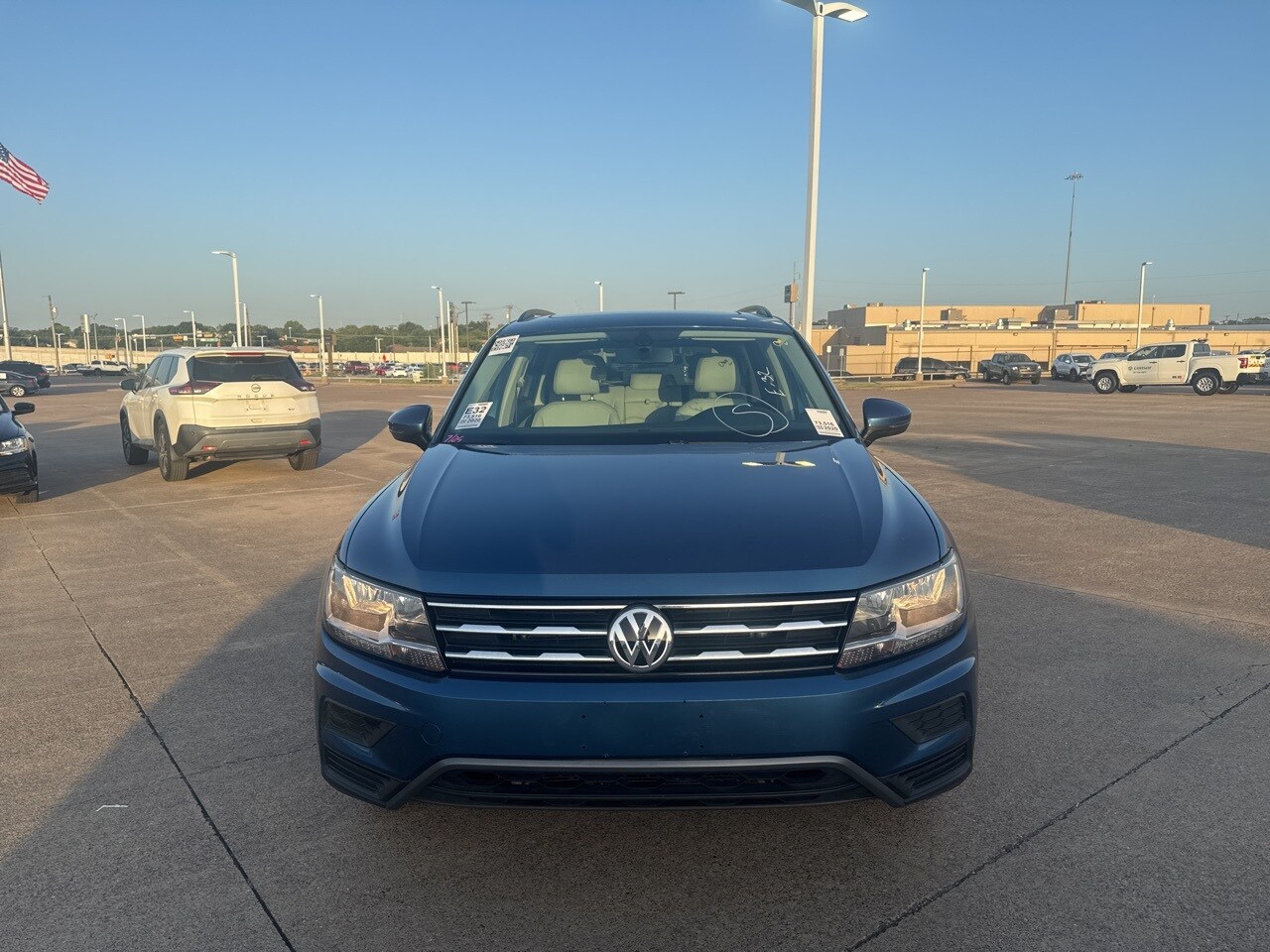 2020 Volkswagen Tiguan SEL photo 2