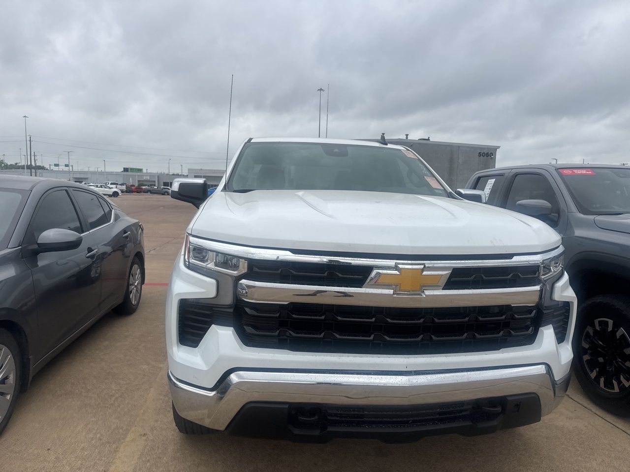 View vehicle photo 4