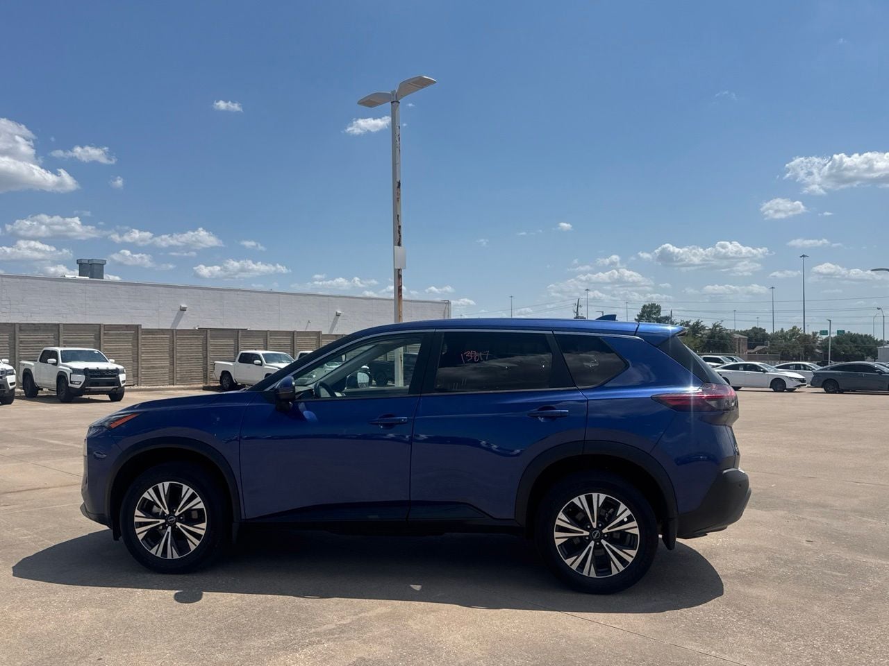 2023 Nissan Rogue SV - Photo 14