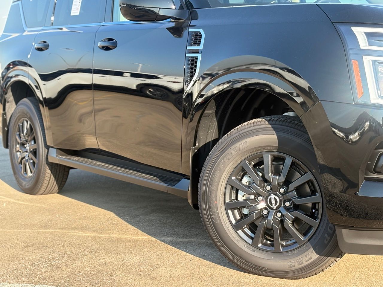 2026 Nissan Armada SV - Photo 11