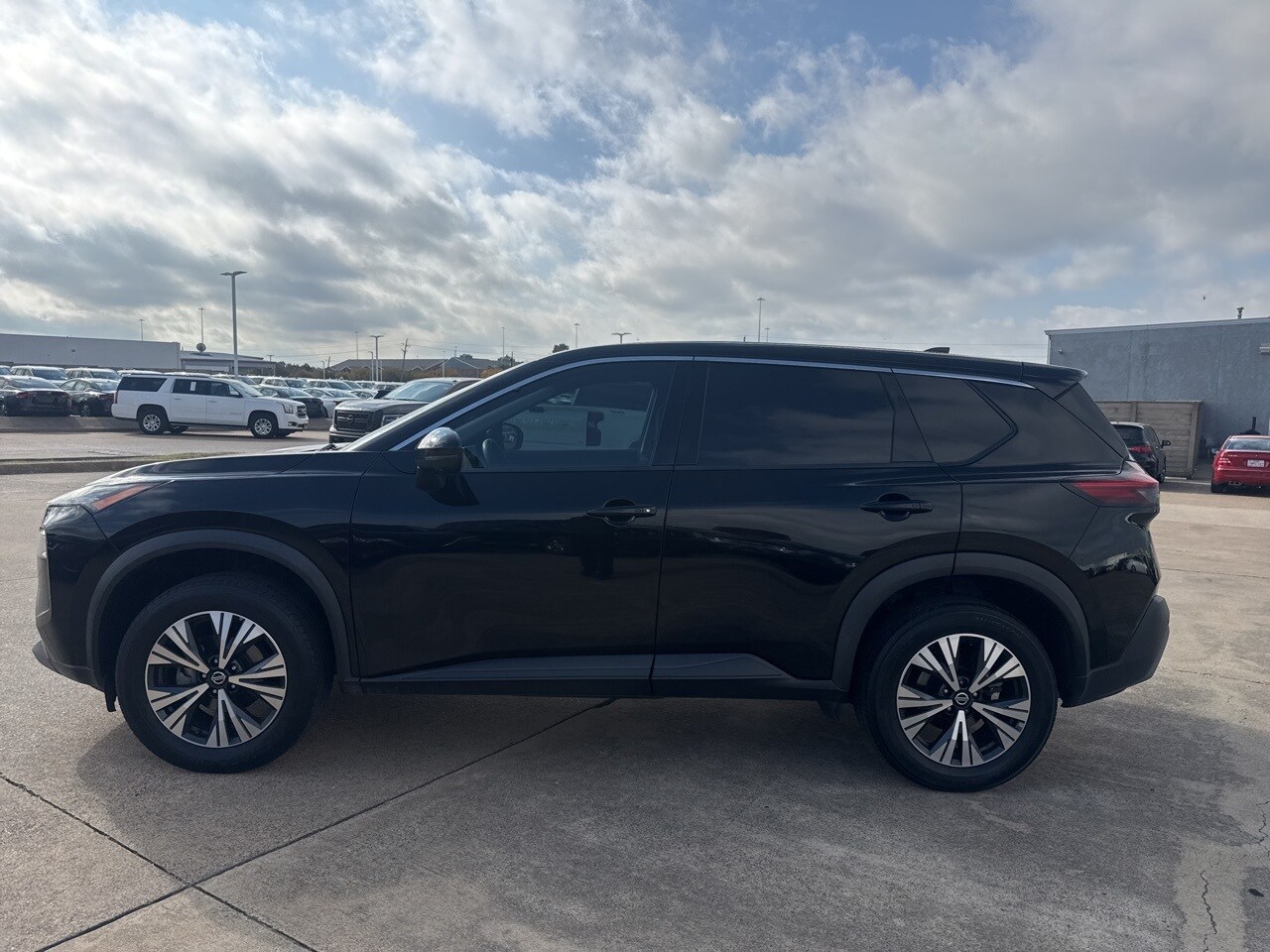 2021 Nissan Rogue SV photo 4