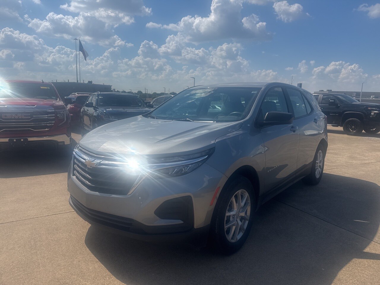2024 Chevrolet Equinox LS photo 3