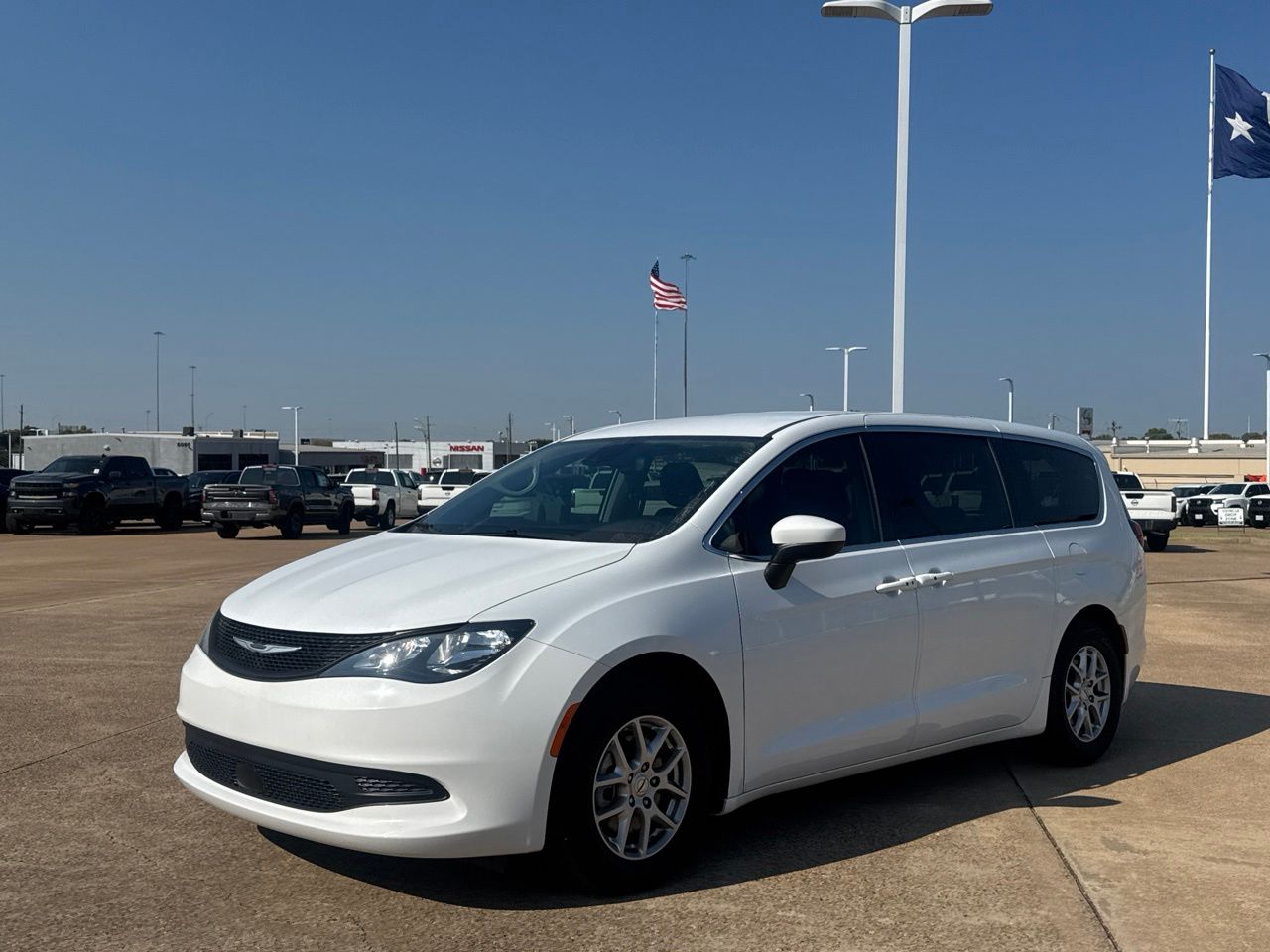 2023 Chrysler Voyager LX - Photo 9