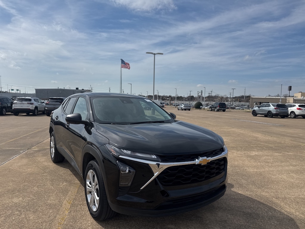 Used 2025 Chevrolet Trax LS SUV