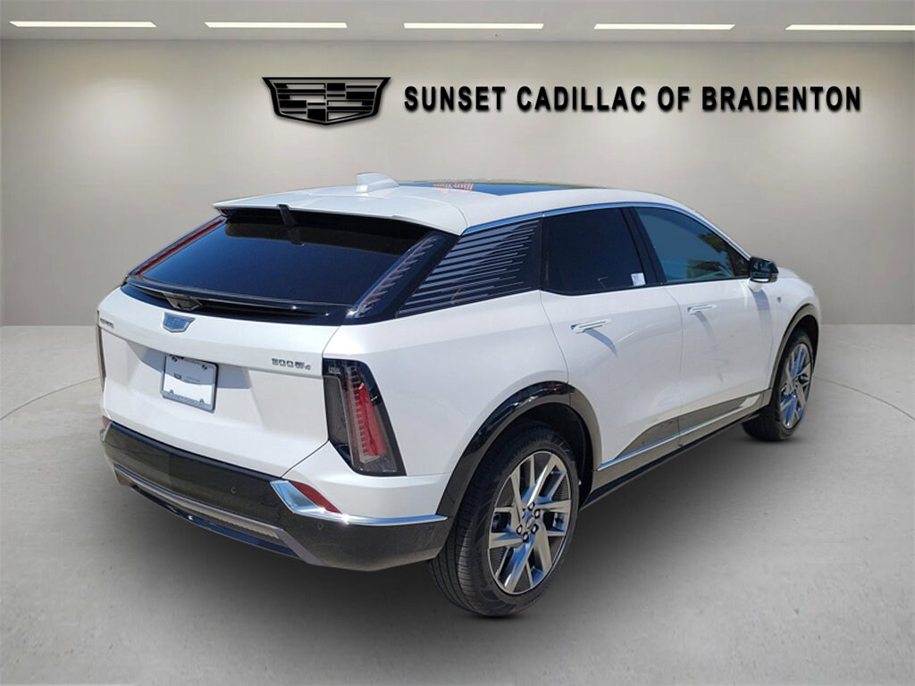 Certified 2025 CADILLAC OPTIQ Luxury w/1SE SUV