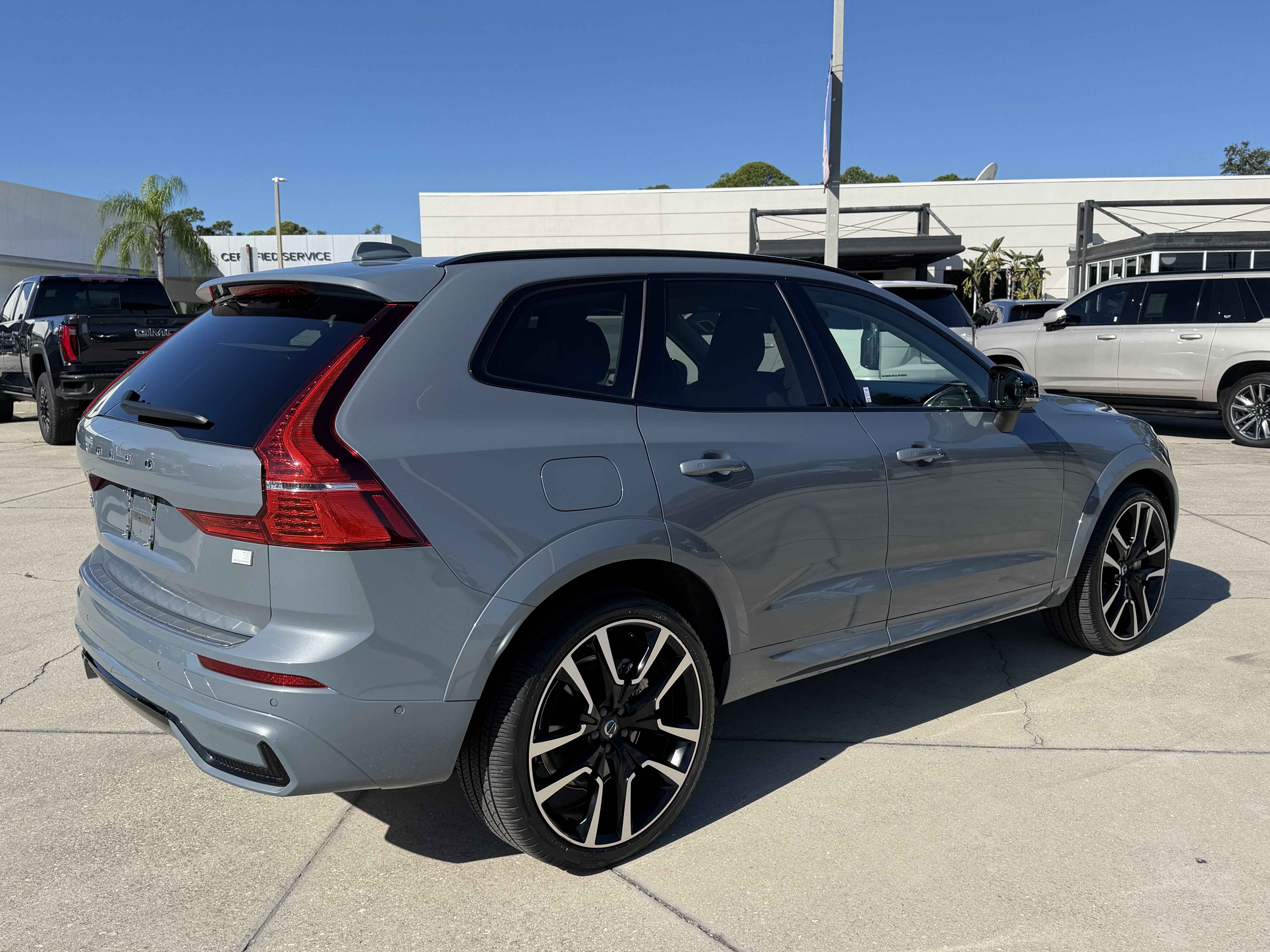 Used 2024 Volvo XC60 plug-in hybrid T8 Ultimate Dark SUV