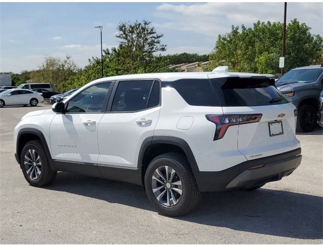 2025 Chevrolet Equinox LT photo 3