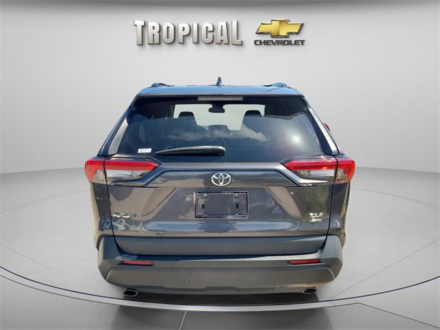 2022 Toyota RAV4 XLE photo 3