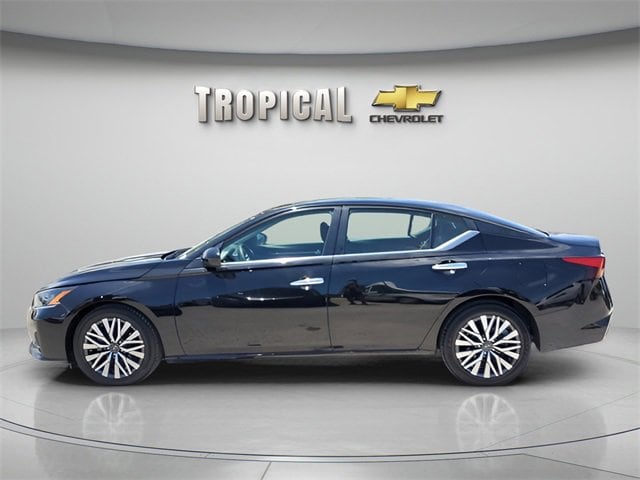 Used 2023 Nissan Altima SV with VIN 1N4BL4DV7PN332016 for sale in Miami, FL