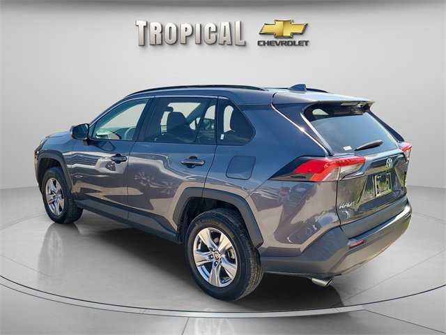 2022 Toyota RAV4 XLE photo 2