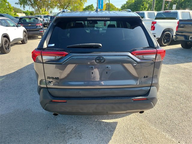2021 Toyota RAV4 LE photo 4
