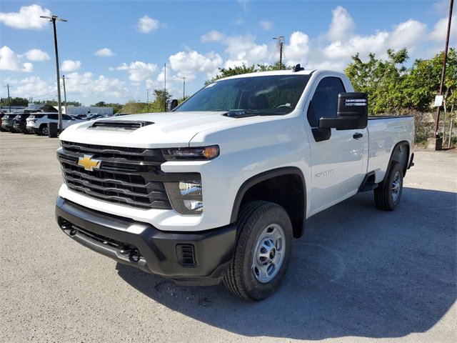2025 Chevrolet Silverado 2500HD photo 2