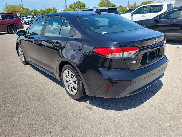 2021 Toyota Corolla LE photo 3