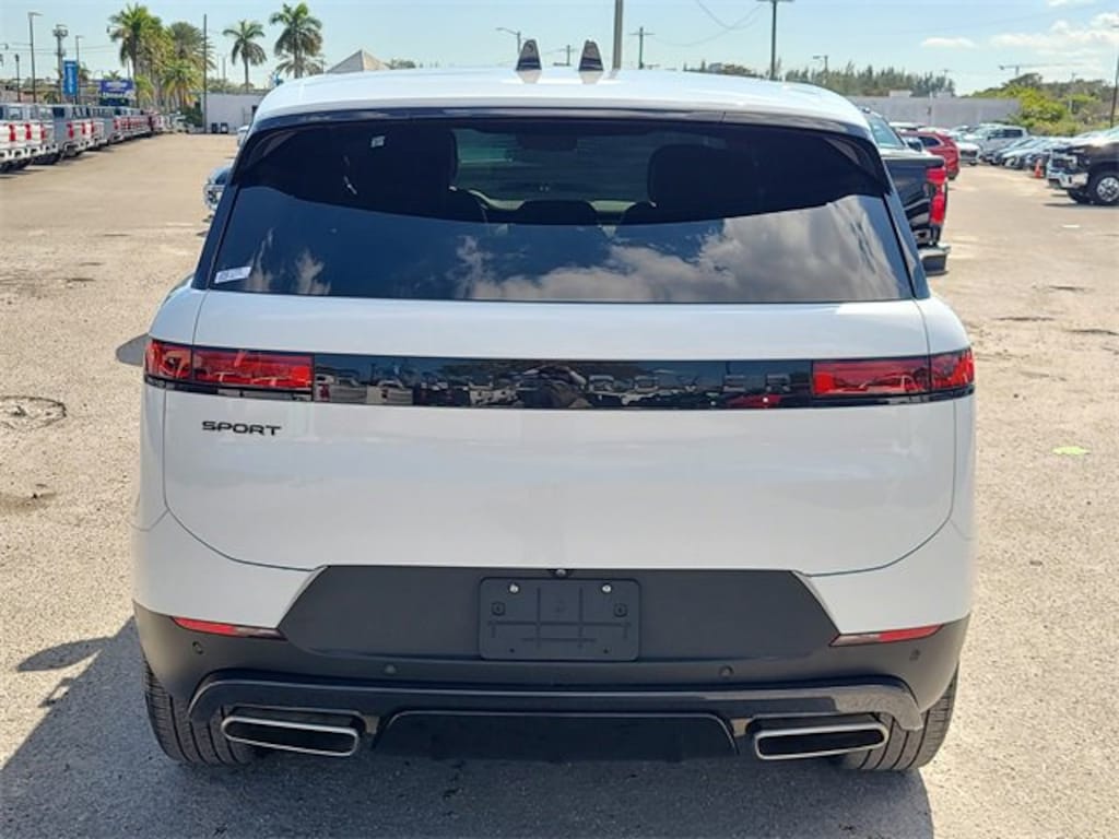 Used 2025 Land Rover Range Rover Sport SE