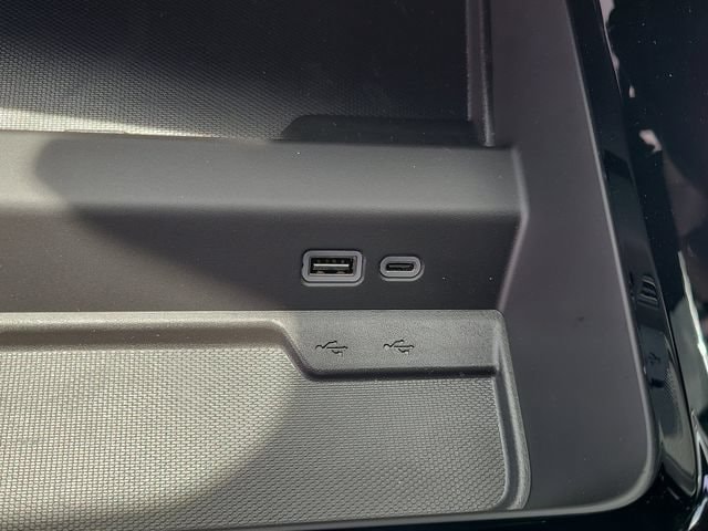 2026 Chevrolet Suburban LT - Photo 32