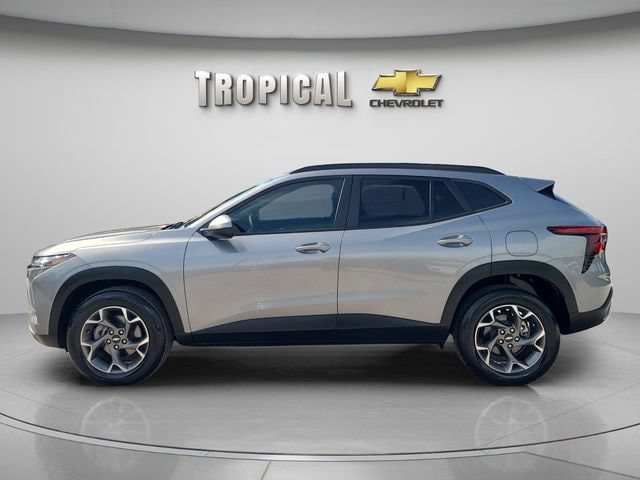 Used 2024 Chevrolet Trax LT with VIN KL77LHE28RC006166 for sale in Miami Shores, FL