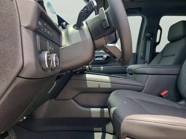 2026 Chevrolet Suburban LT - Photo 22