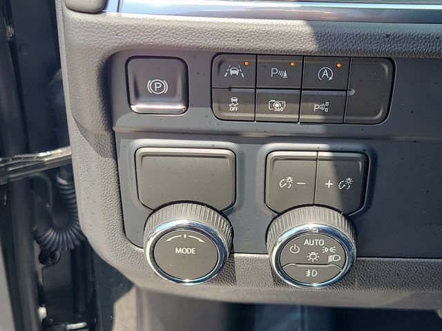 2026 Chevrolet Suburban LT - Photo 28
