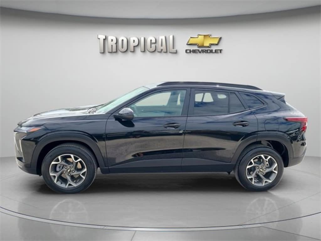 Used 2025 Chevrolet Trax LT SUV