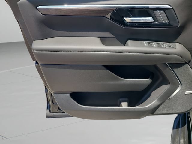 2026 Chevrolet Suburban LT - Photo 21