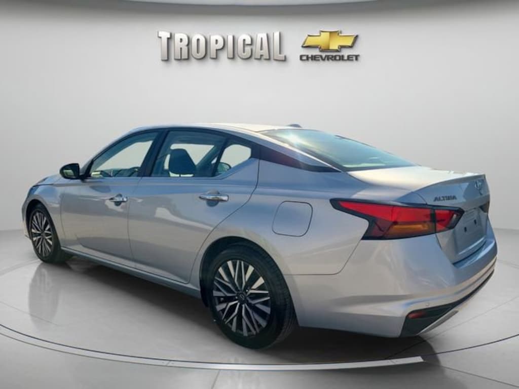 Used 2024 Nissan Altima 2.5 SV