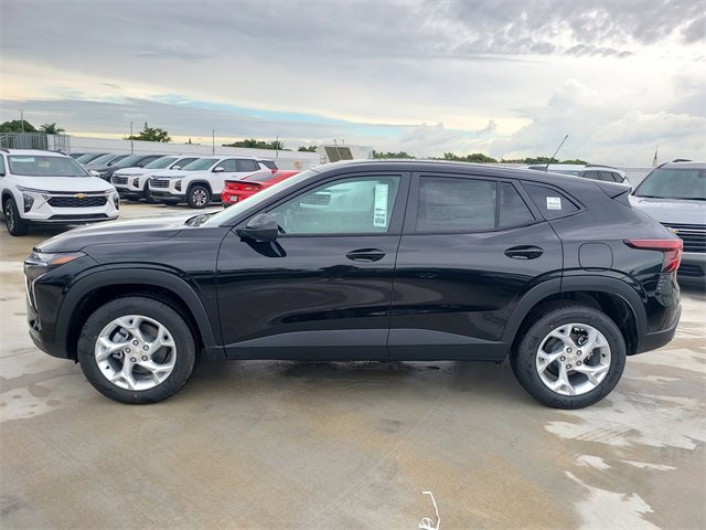 2026 Chevrolet Trax LS photo 2
