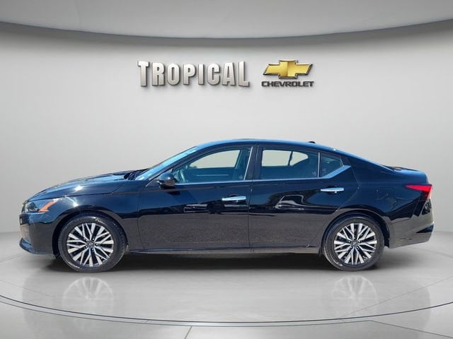 Used 2023 Nissan Altima SV with VIN 1N4BL4DV7PN357207 for sale in Miami Shores, FL