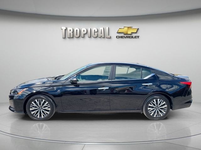 Used 2024 Nissan Altima SV with VIN 1N4BL4DV7RN305224 for sale in Miami Shores, FL