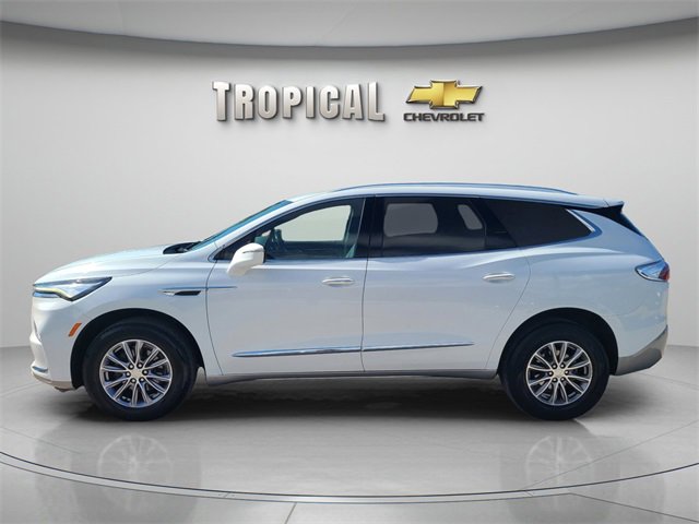 2022 Buick Enclave Essence photo 2