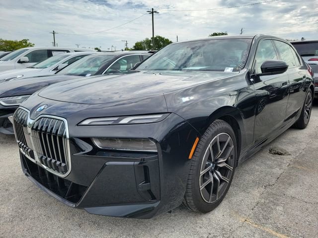 2025 BMW 7 Series 740i Sedan's photo