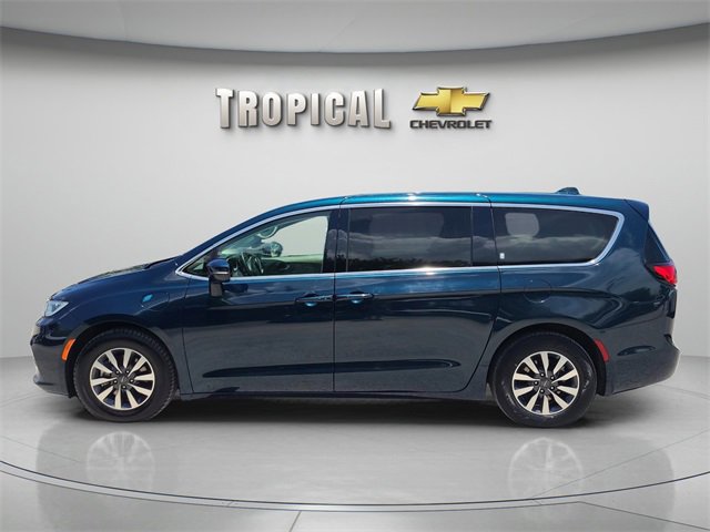 2022 Chrysler Pacifica Hybrid Touring L photo 2